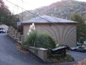 Dorchester Place Apartments in Gatlinburg, TN - Building Photo - Building Photo