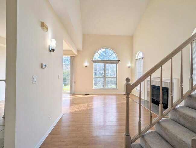 549 Woodcrest Dr in Mundelein, IL - Building Photo - Building Photo
