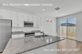 18079 W Sand Hls Dr in Surprise, AZ - Building Photo - Building Photo