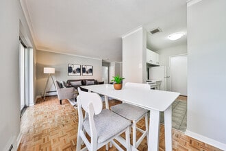 Riverview Apartments in Mississauga, ON - Building Photo - Building Photo