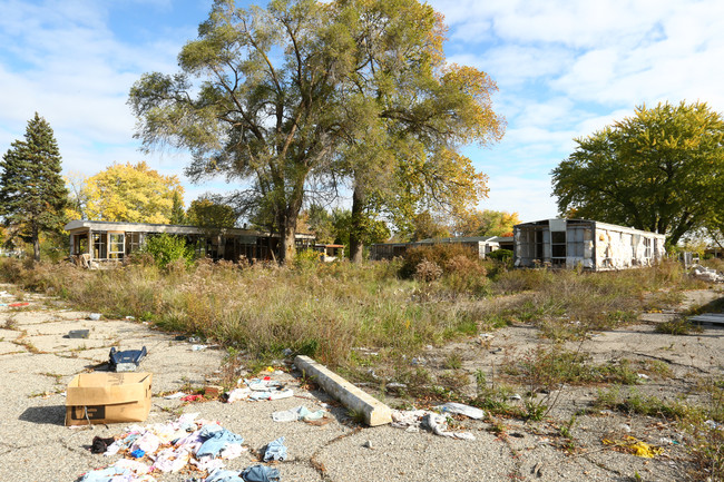 Sunset Village in Flint, MI - Building Photo - Building Photo