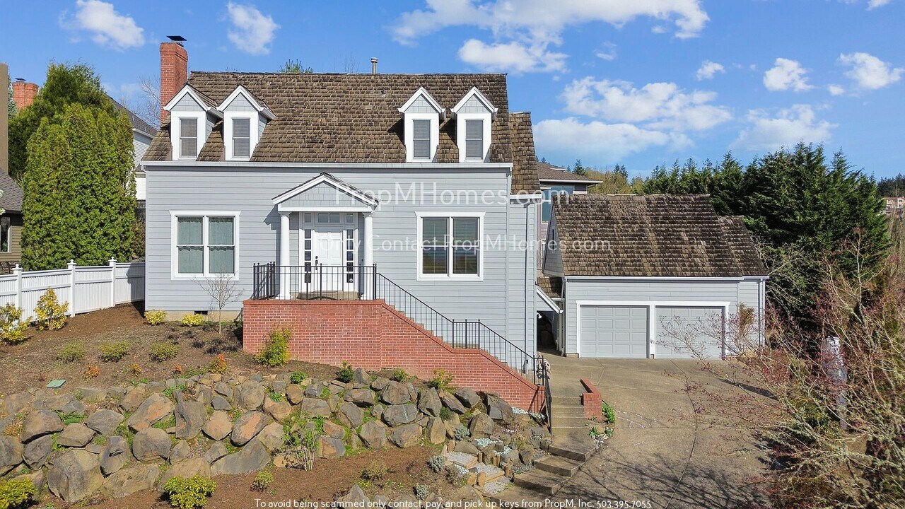 1630 NW Barnsley Ct in Portland, OR - Building Photo