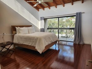 5201 Orduna Dr in Coral Gables, FL - Foto de edificio - Building Photo