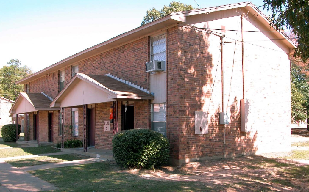 Belaire Manor Apartments in Longview, TX - Building Photo