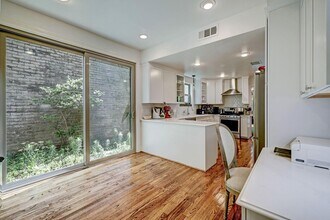 201 Vanderpool Ln, Unit 50 in Houston, TX - Foto de edificio - Building Photo