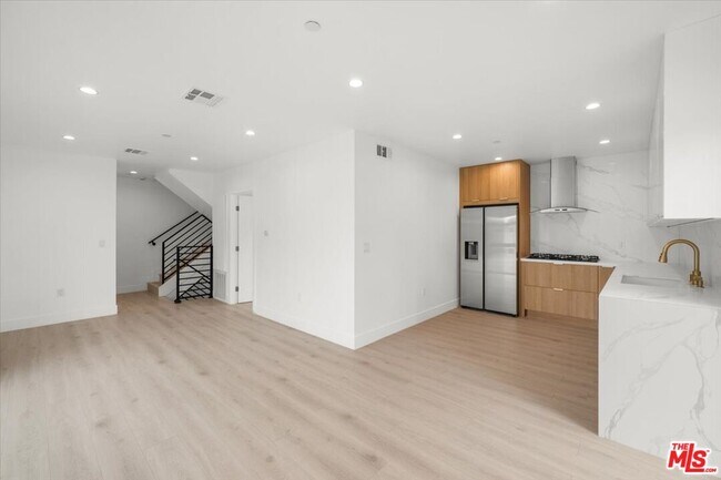 property at 4922 S Centinela Ave