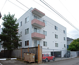 Annadette Apartments in Seattle, WA - Building Photo - Building Photo