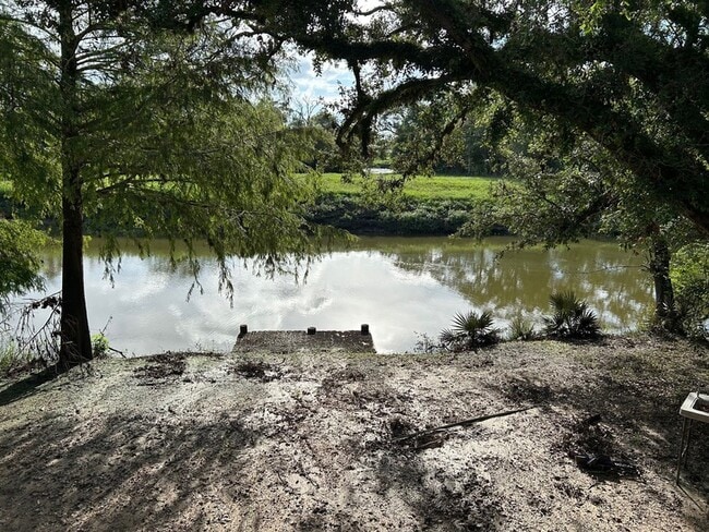 327 Bayou Rd in Danbury, TX - Building Photo - Building Photo