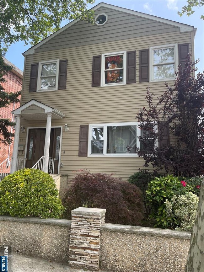 55 Crescent in Cliffside Park, NJ - Building Photo - Building Photo