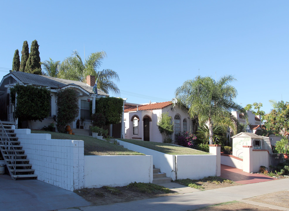 308-330 Orange Ave in Coronado, CA - Building Photo