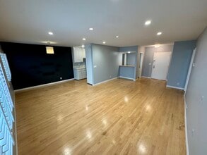1250 N Kings Rd, Unit 303 in West Hollywood, CA - Building Photo - Building Photo