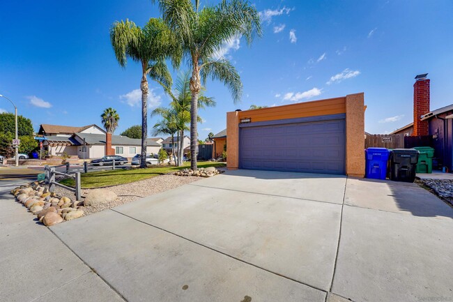 11257 Westonhill Dr in San Diego, CA - Building Photo - Building Photo