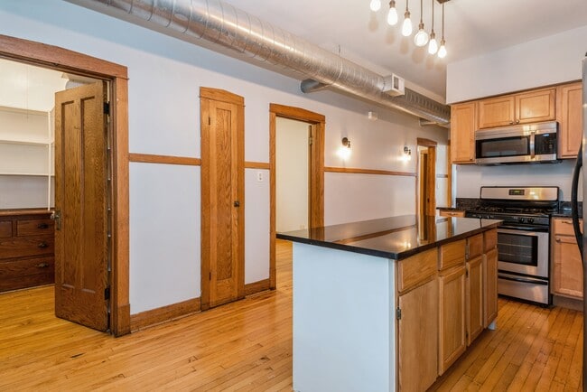 3535 W School St in Chicago, IL - Building Photo - Building Photo