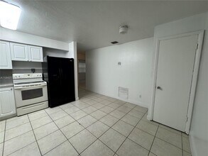 334 E 2nd St in Hialeah, FL - Foto de edificio - Building Photo