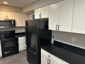 31120 Hunters Dr, Unit uppr in Farmington Hills, MI - Foto de edificio - Building Photo