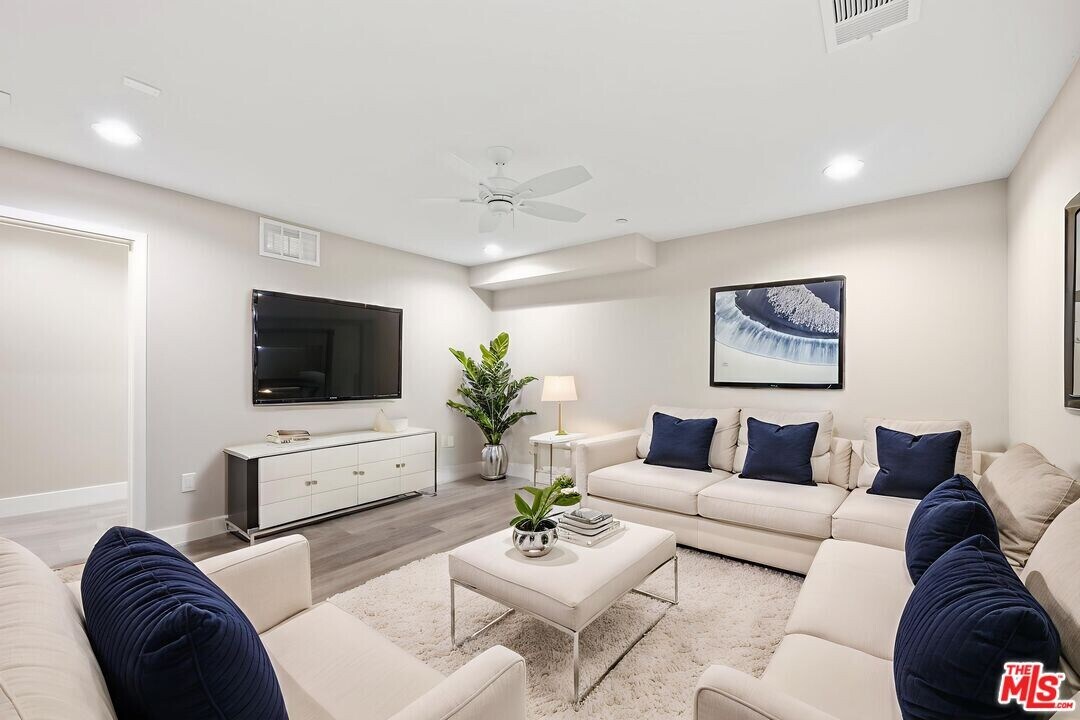 4462 Paxton Pl in Calabasas, CA - Building Photo