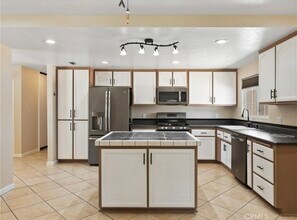 17970 Pitache St in Hesperia, CA - Foto de edificio - Building Photo