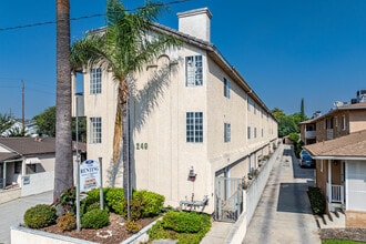249 W Alameda Ave in Burbank, CA - Foto de edificio - Building Photo