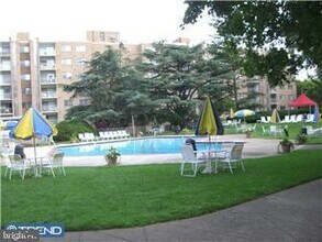 100 West Ave, Unit 118-S in Jenkintown, PA - Foto de edificio - Building Photo