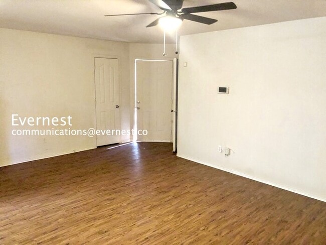246 Creek Cove Dr in Dallas, TX - Building Photo - Building Photo