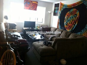 226 Parker Hill Ave, Unit 9 in Boston, MA - Foto de edificio - Building Photo