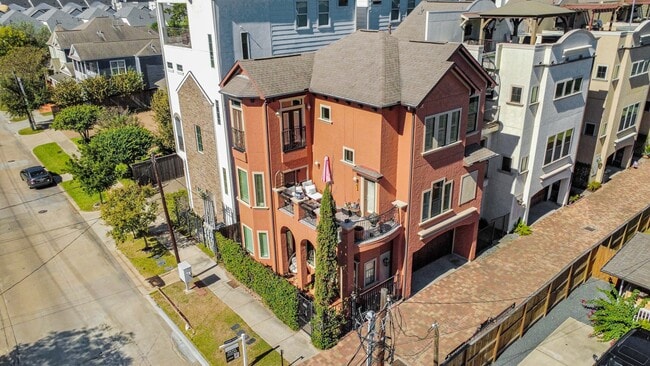 property at 1141 W 23rd St