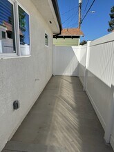 24332 1/2-24334 1/2 Chestnut St in Santa Clarita, CA - Foto de edificio - Building Photo