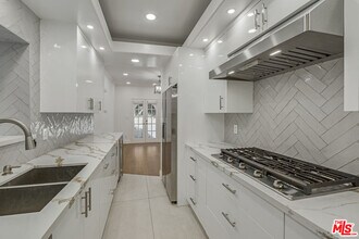 342 N Palm Dr in Beverly Hills, CA - Building Photo - Building Photo