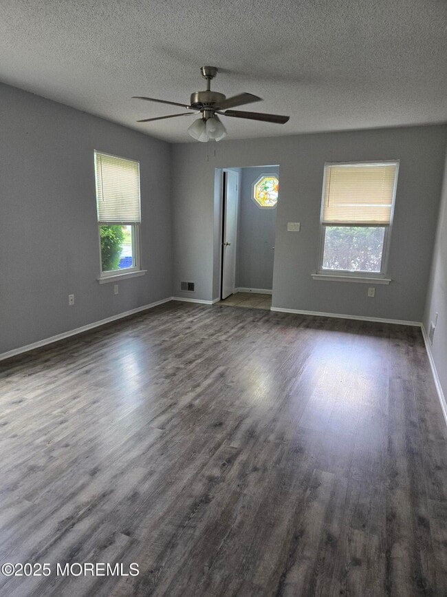 33 Mariner Pl in Brick, NJ - Building Photo - Building Photo