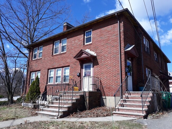 1667 Centre St