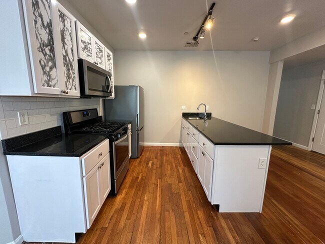 55 Cary Ave, Unit 1 in Chelsea, MA - Building Photo - Building Photo