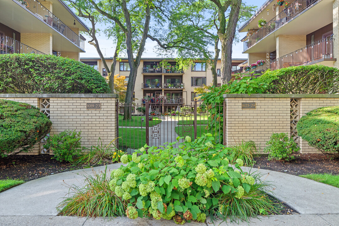 1025 Washington Blvd in Oak Park, IL - Building Photo