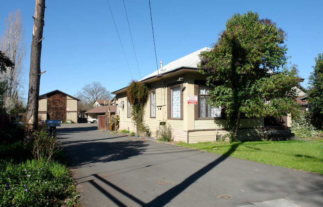 675 Dutton Ave in Santa Rosa, CA - Building Photo