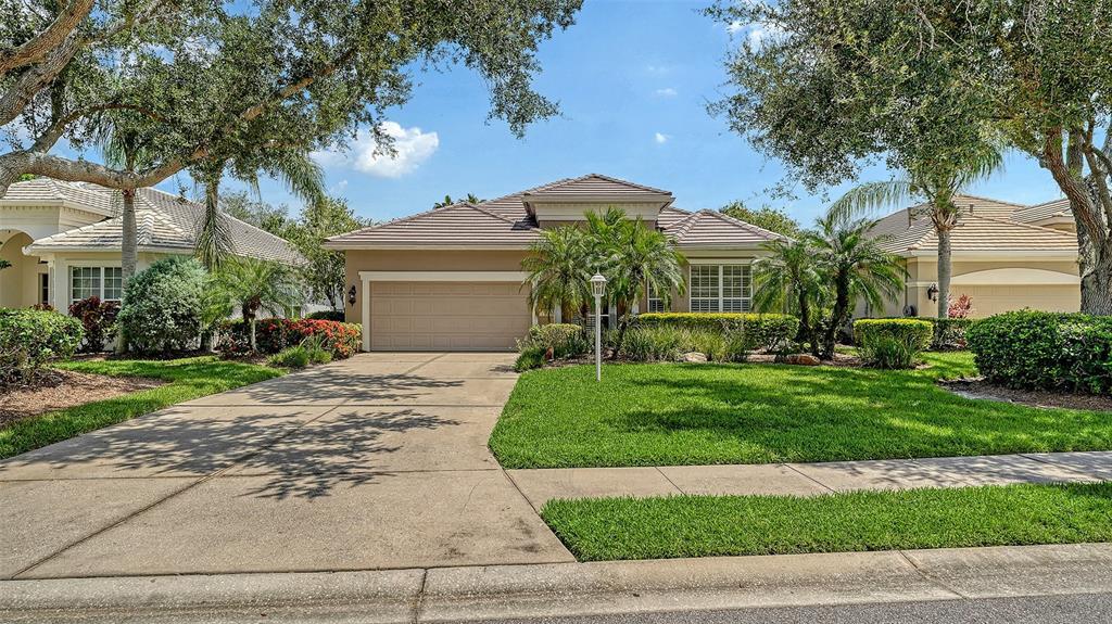 6909 Lennox Pl in University Park, FL - Foto de edificio