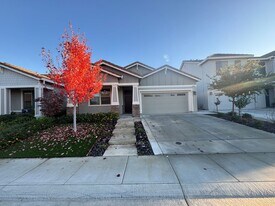 5073 Creekhollow Way in Roseville, CA - Building Photo