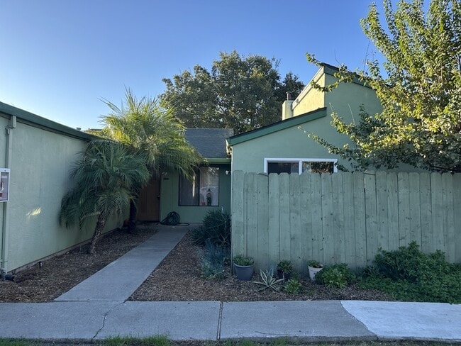 2930 Whittier Ct in Stockton, CA - Building Photo - Building Photo