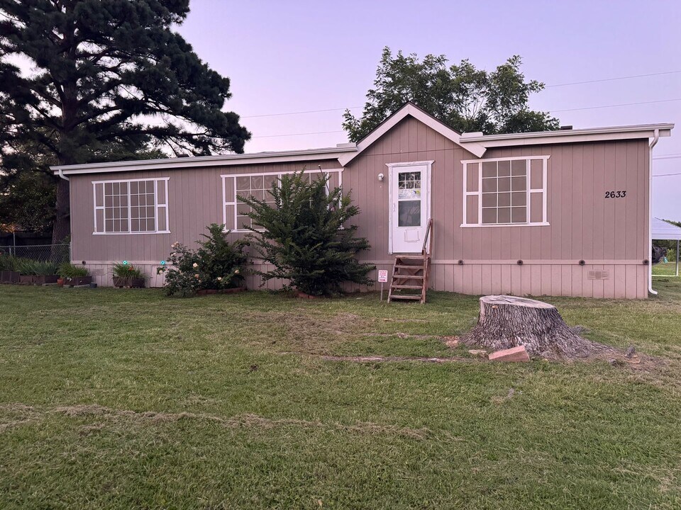 2633 CR 429 in Cleburne, TX - Building Photo