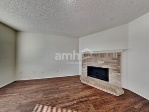 5559 Mandarin Way, Unit Apt 11B in Dallas, TX - Building Photo - Building Photo