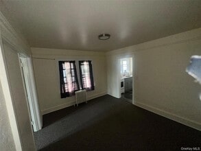 14 Van Cott Ave, Unit 4 in Hempstead, NY - Foto de edificio - Building Photo