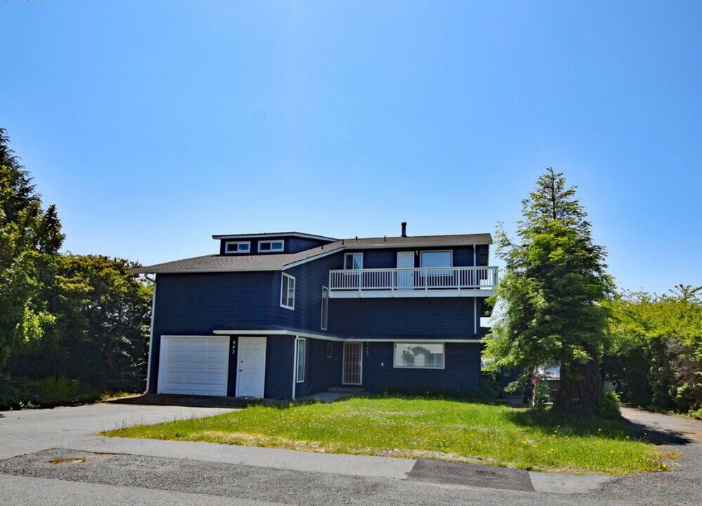 443 Pine St in Brookings, OR - Building Photo