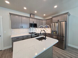 413 S 97th Ave in Yakima, WA - Building Photo