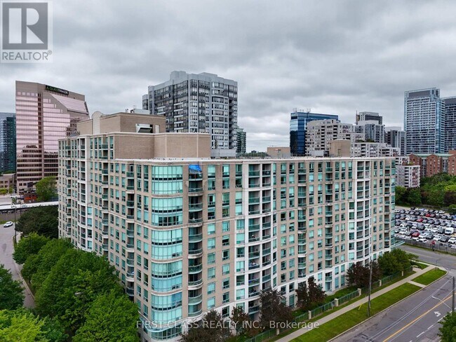 8-608 Pemberton Ave in Toronto, ON - Building Photo - Building Photo