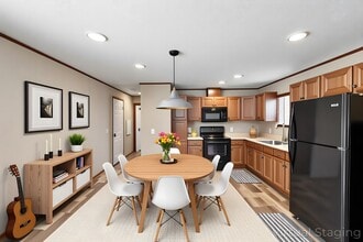 2803 Viewfield Ln in Almont, MI - Foto de edificio - Building Photo