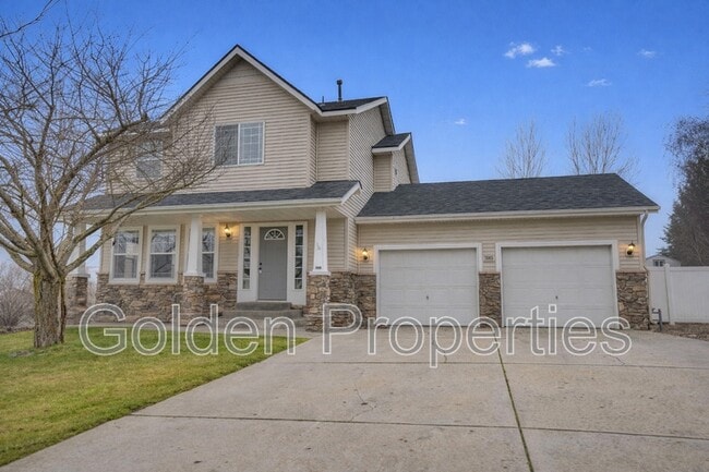 property at 7665 N Courcelles Pkwy