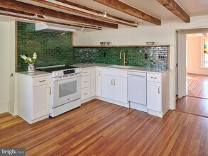 46 York St in Lambertville, NJ - Building Photo - Building Photo