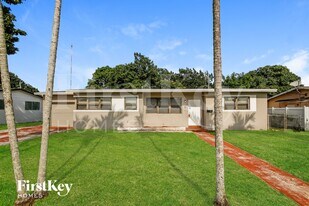 275 NW 194th Terrace in Miami, FL - Building Photo