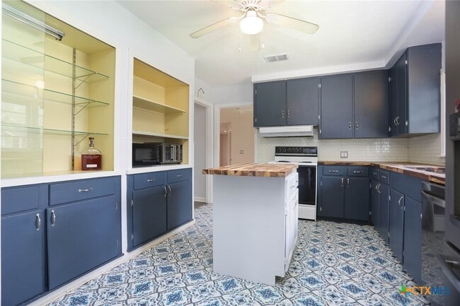 621 Hackberry St in Seguin, TX - Foto de edificio - Building Photo