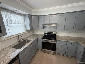 115 Linhart St in Novi, MI - Building Photo - Building Photo