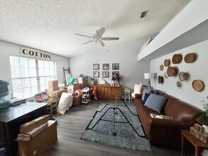 219 Pebble Ct in Deltona, FL - Building Photo - Building Photo