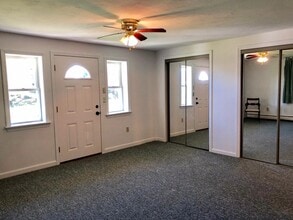 1125 Main St in New London, NH - Building Photo - Building Photo